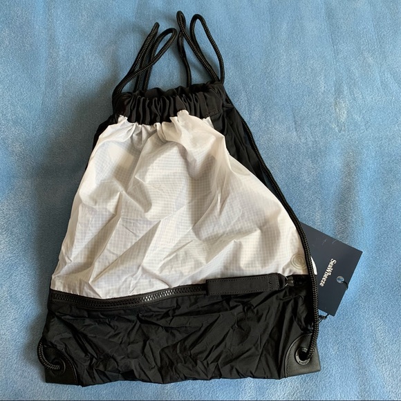 Lululemon Seawheeze 2017 Exclusive Runners drawstring bag - Picture 4 of 7
